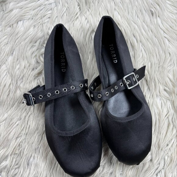 NWOB Torrid Satin Buckle Mary Jane Flats - Picture 2 of 6
